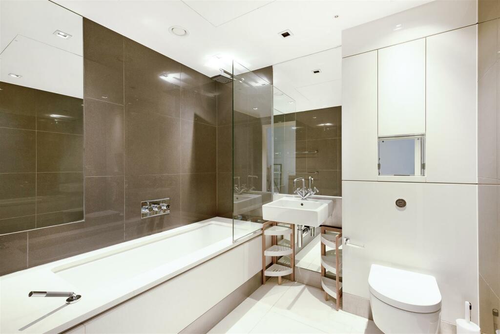 Brock Street 20 Apt 706 - bat.jpg