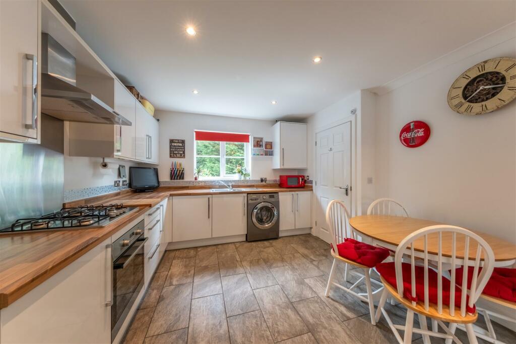 5 Flaxmere Way-002.jpg