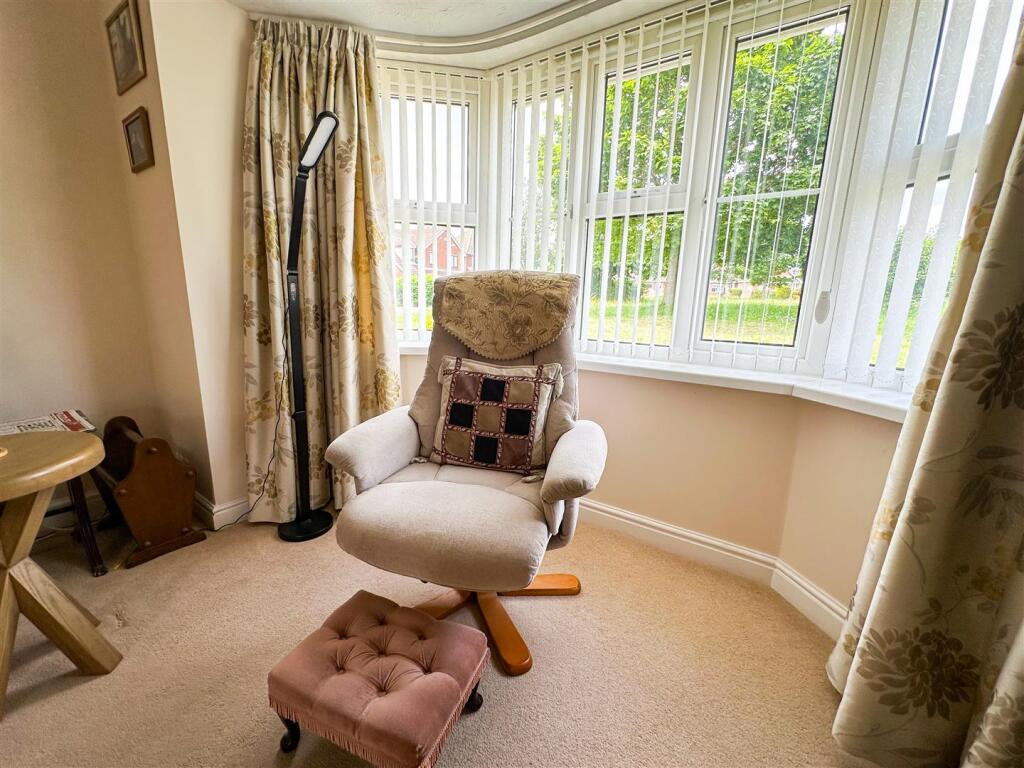 ALTERNATE VIEW OF LOUNGE