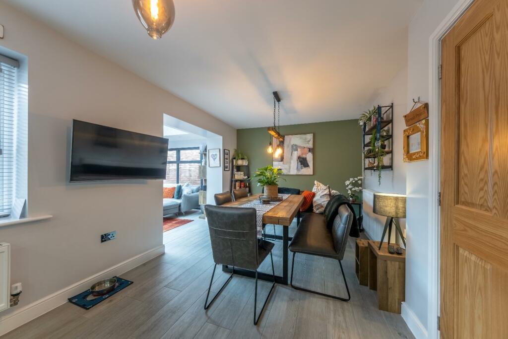 2 Bluebell Close-005.jpg