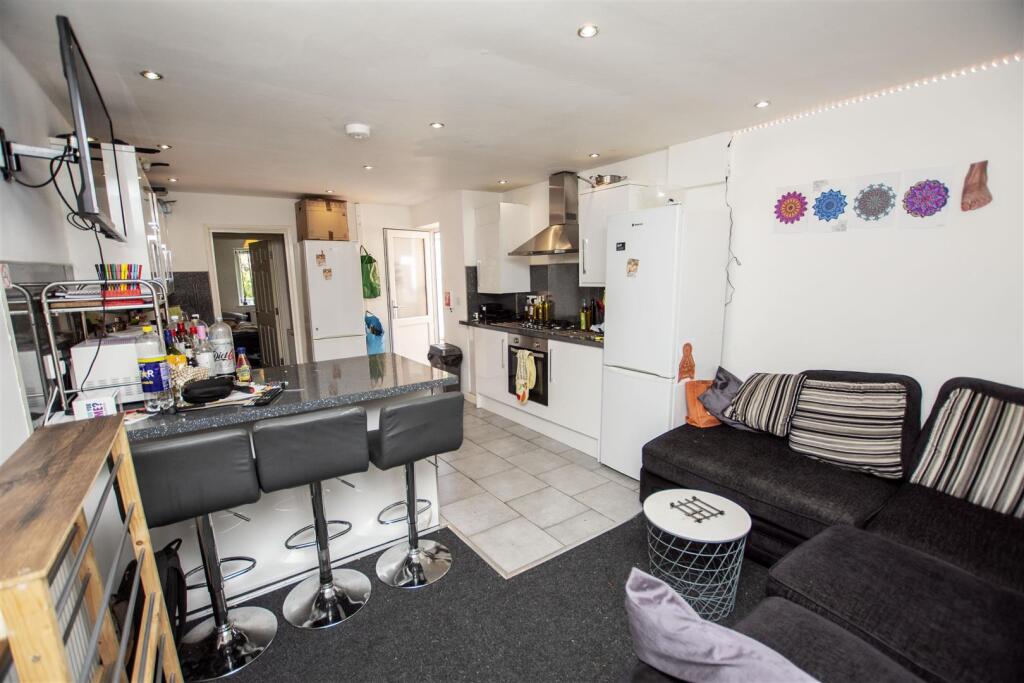 Open Plan Kitchen/ L