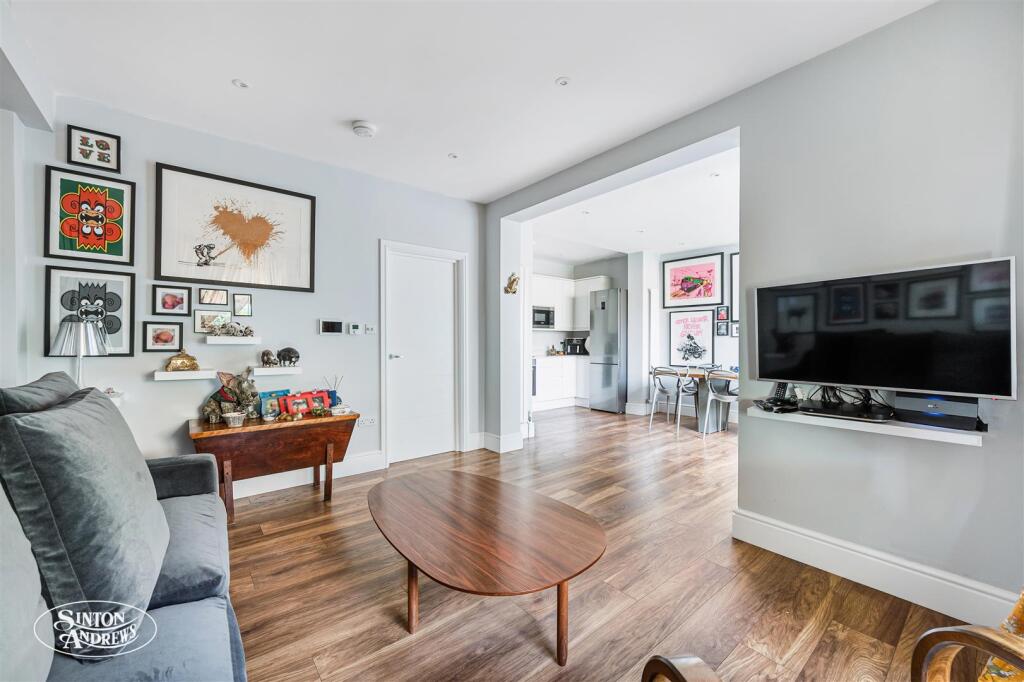 Fat 1, 2 Lyncroft Gardens-5.jpg