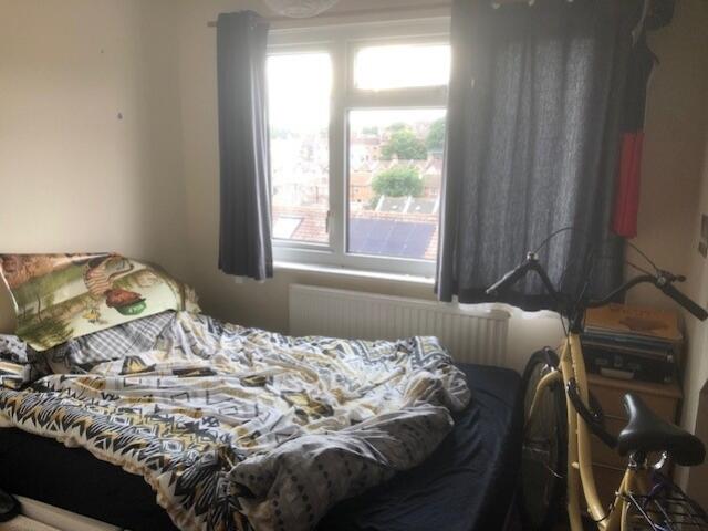 32 Dudley Road Room 5 (2)