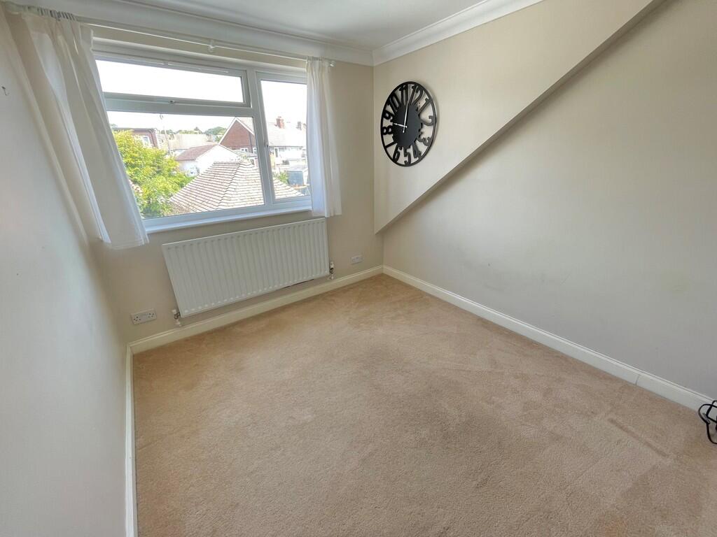 18 Moorfoot Road ...