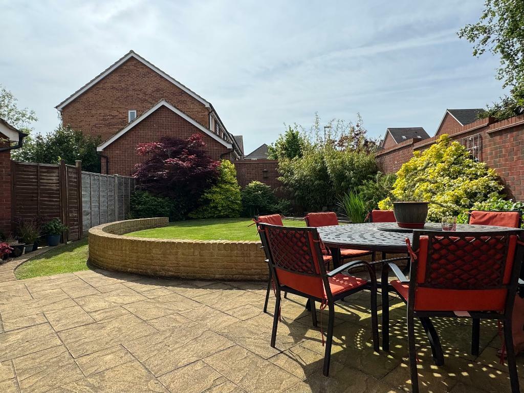Low maintenance pretty garden
