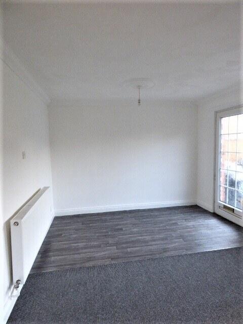 LIVING / DINING ROOM