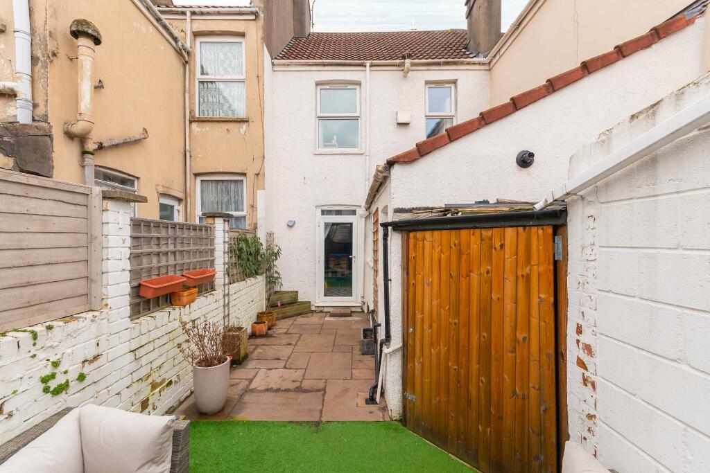 1A1R6BR - External E.jpg