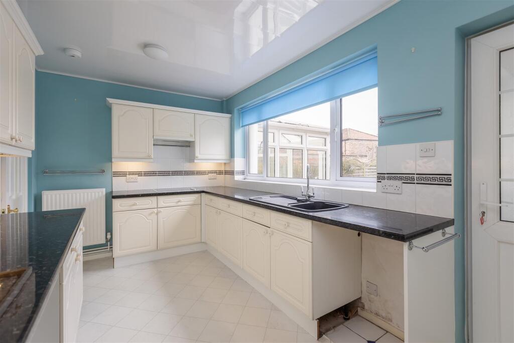 Old Maltongate 47 Kitchen-3.jpg