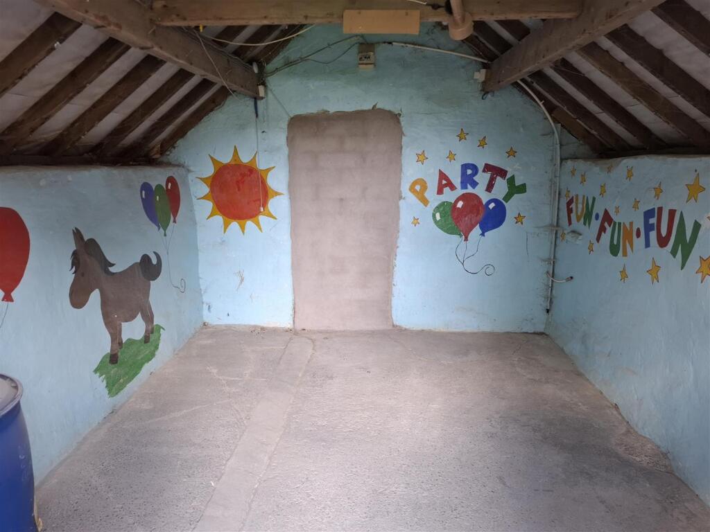 Stone &amp; tiled Outbuilding