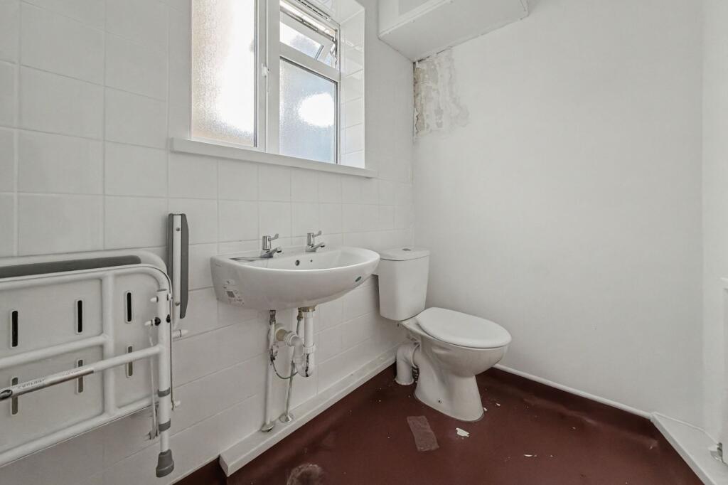 Ground Floor Flat, 18 Bingley Road, London, E16 3JR