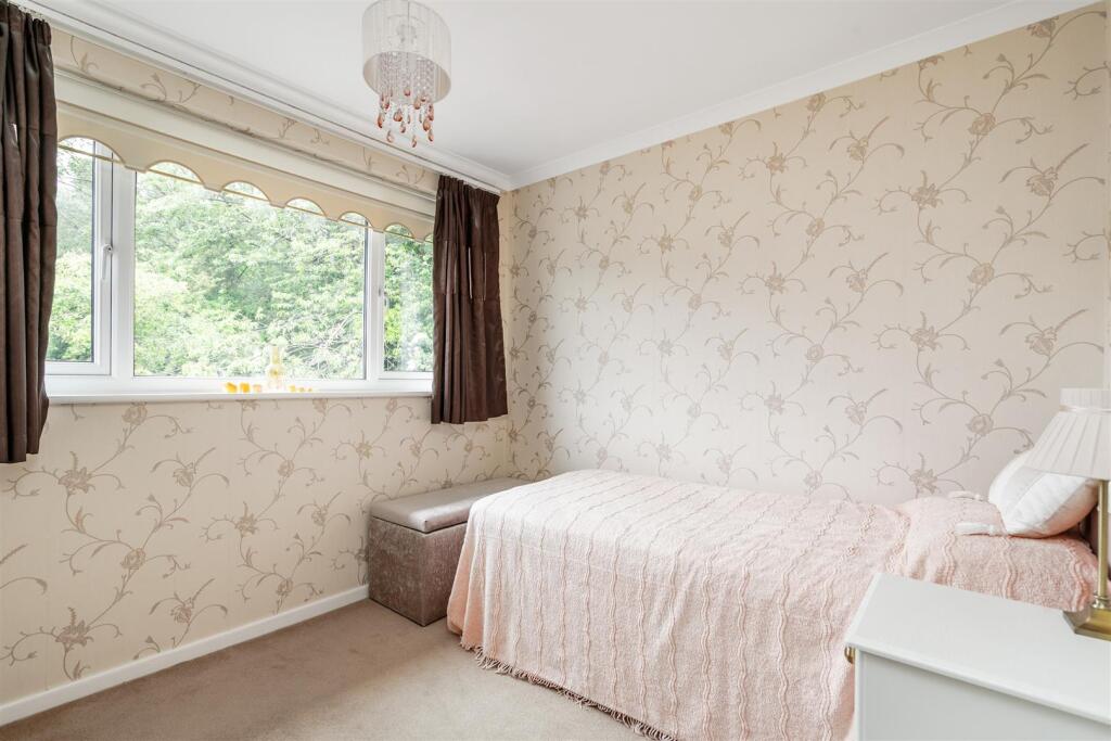 46 Hornbrook Grove_2.jpg