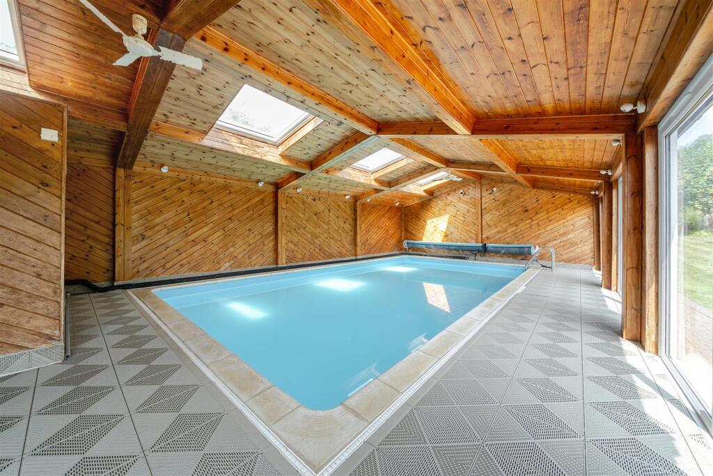 25 Bradden Road, Greens Norton (15).jpg