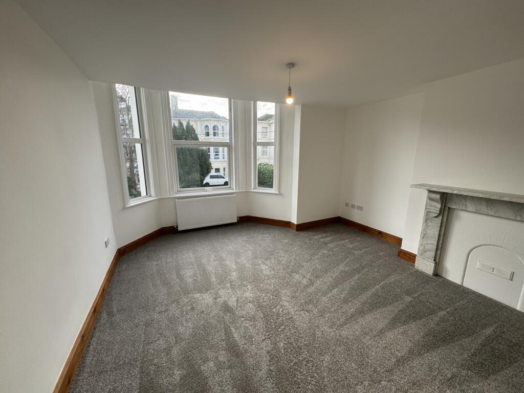 Flat 4, 3 Barton Crescent - lounge