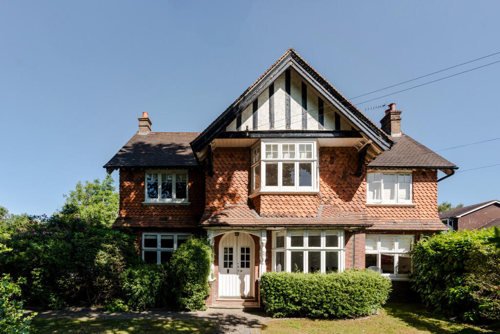 296490 - 19 Wimblehurst Road-8.jpeg