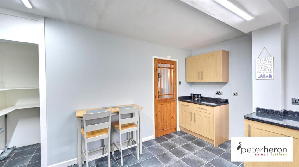 Breakfasting Kitchen