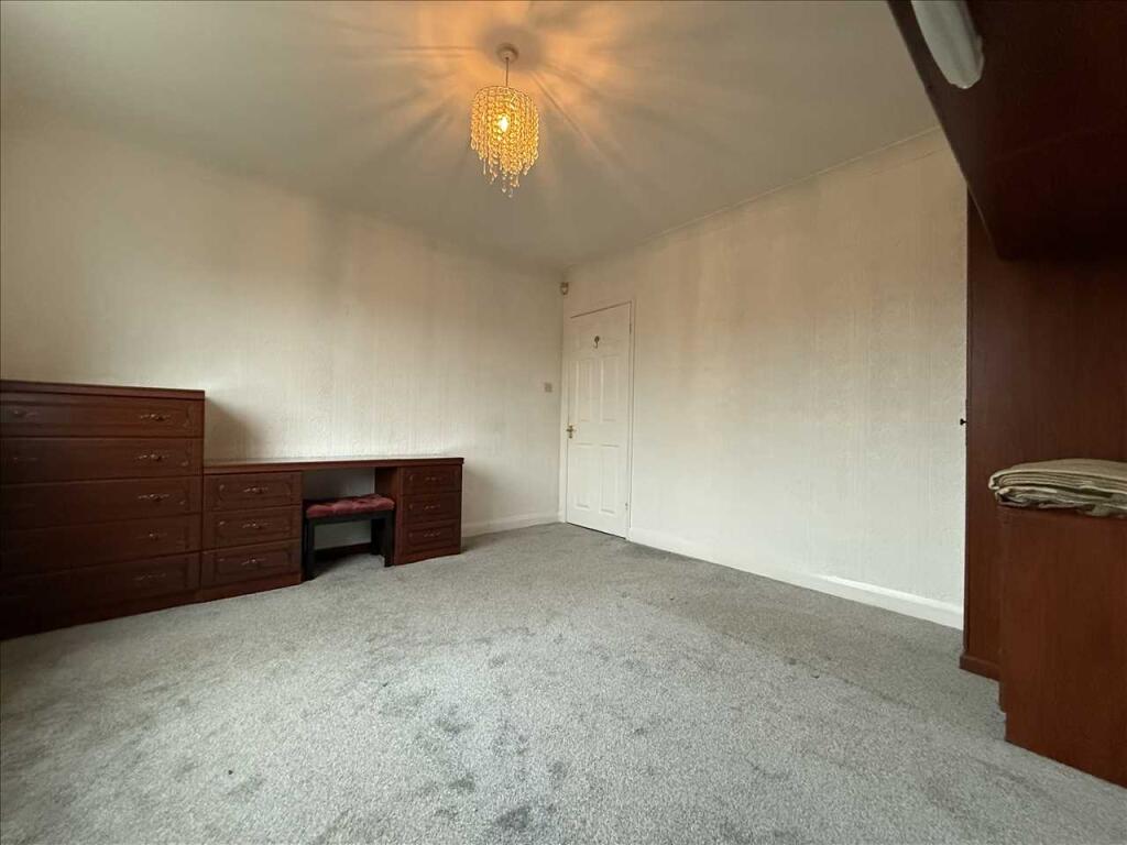 Bedroom (rear)