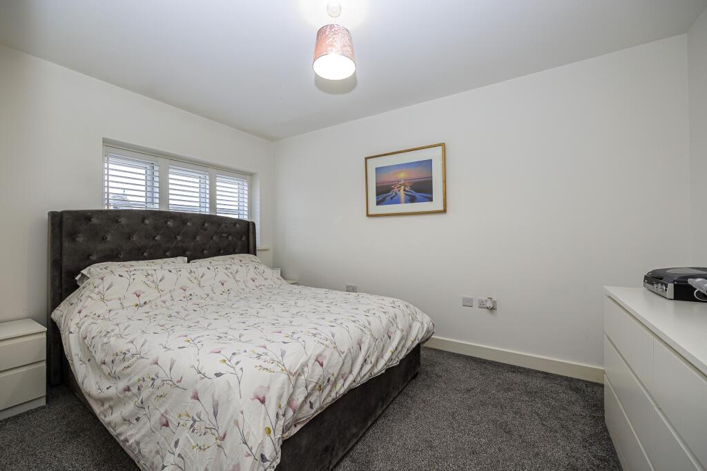 12 Franklyn drive-42