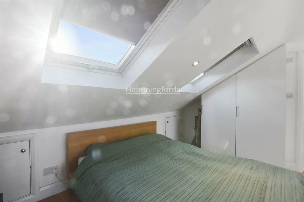 06-b55aGCHMF - 4th Floor 99a Regents Pk Rd - Studi