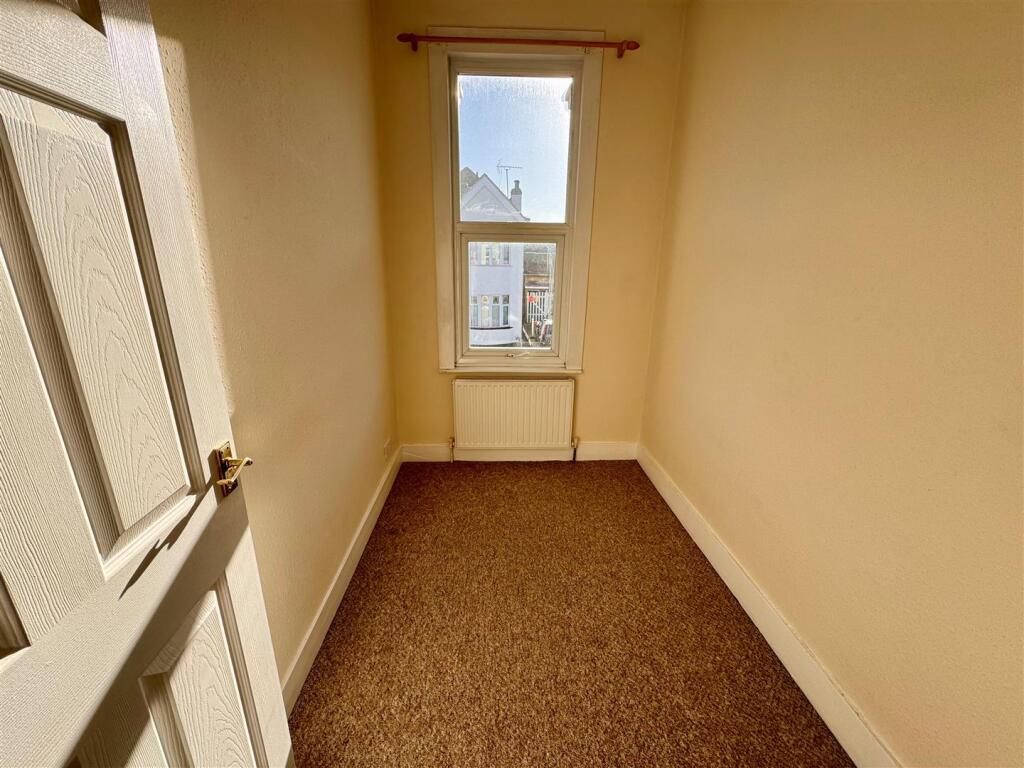 SmallBedroom.jpg