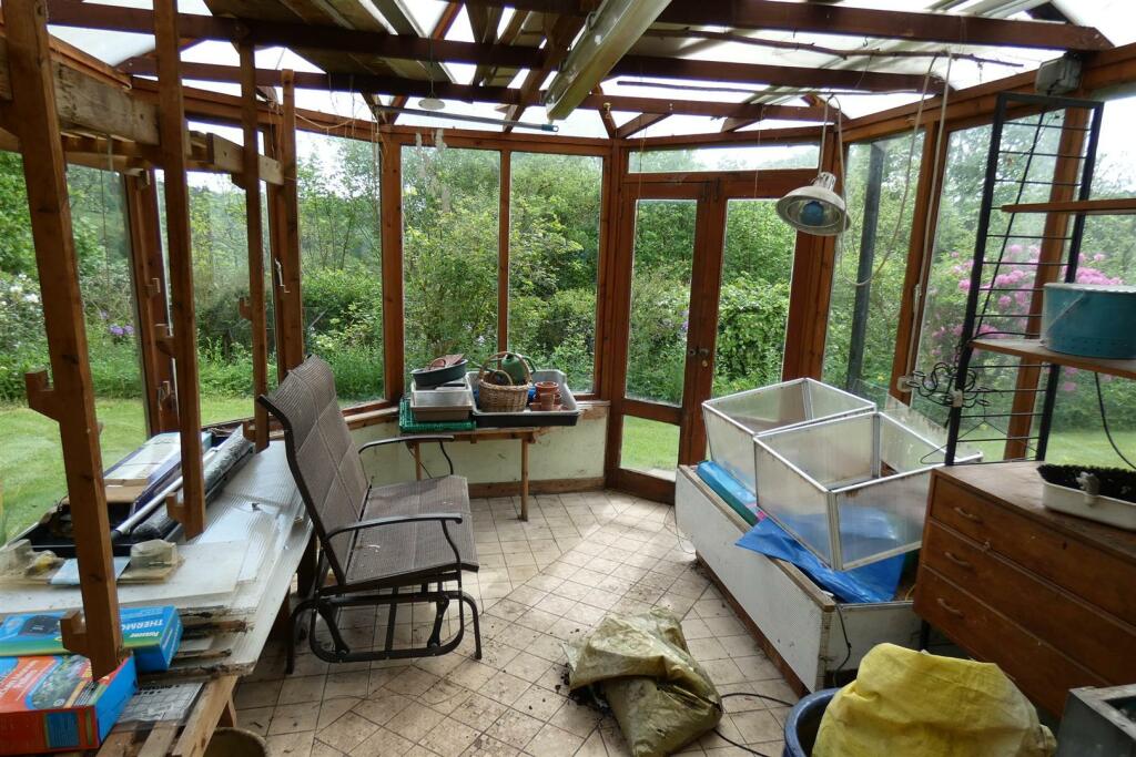 REAR GREENHOUSE