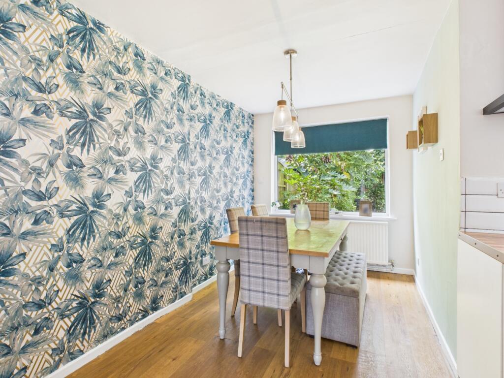 CAM03729G0-PR0093-STILL004