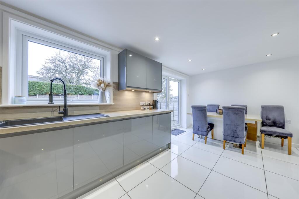 Kitchen / Dining Alt