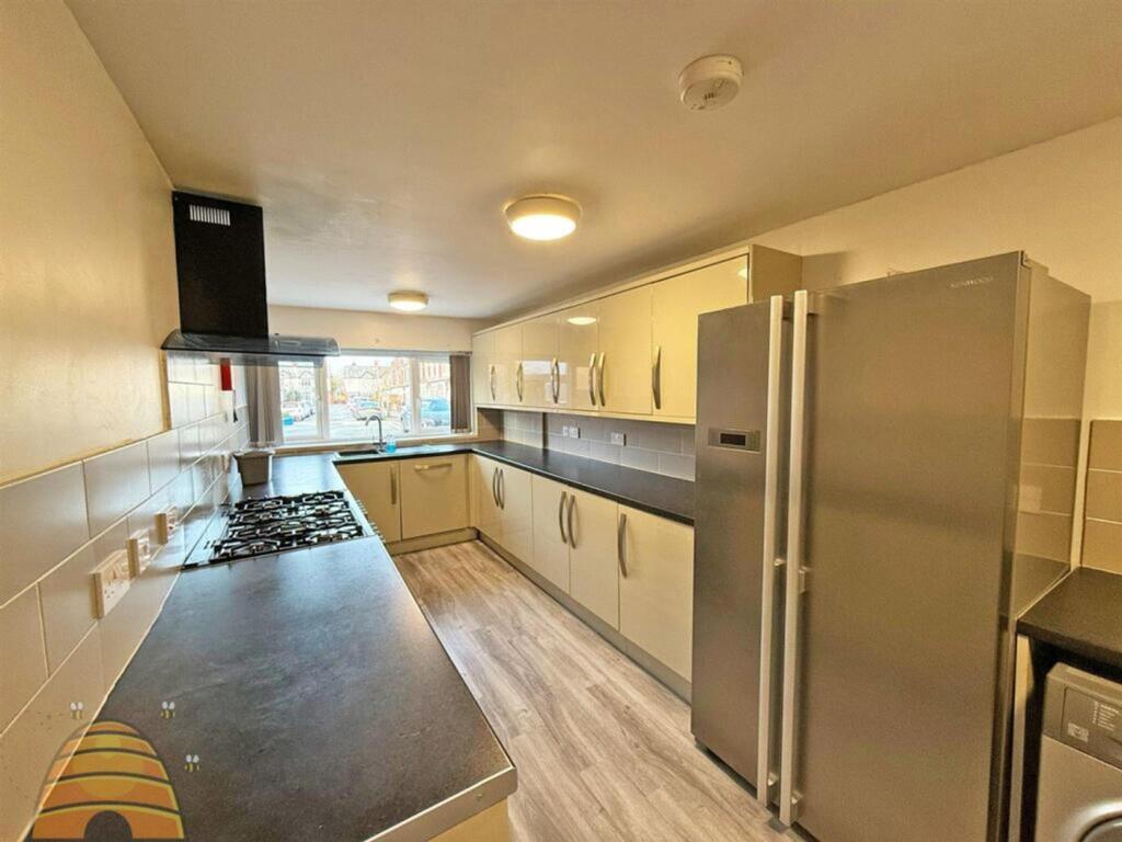 A spacious and clean kitchen with modern applia...