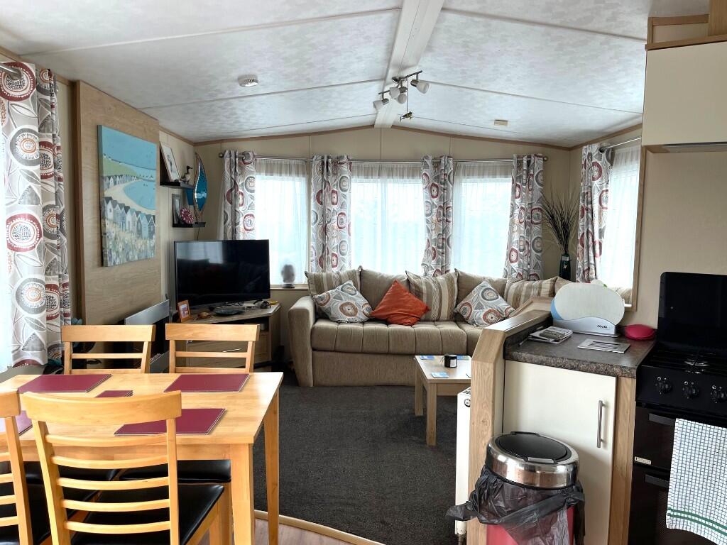 Dining/lounge