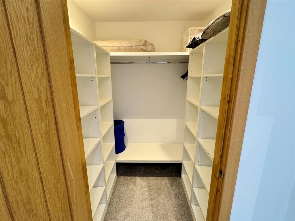 Caledonian House Bedroom 2 Walk-In