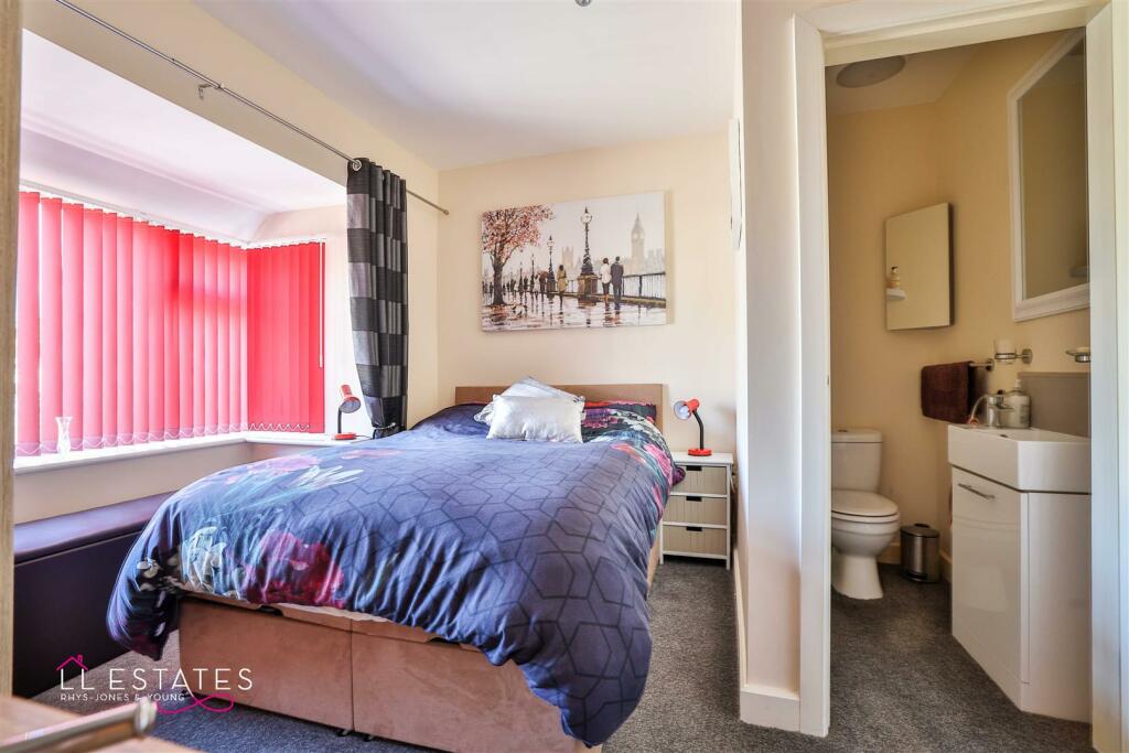1 Roseview Crescent-22.jpg