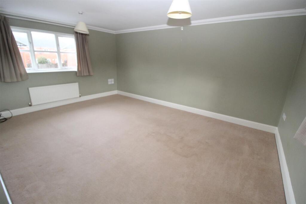 Sitting/Dining Room