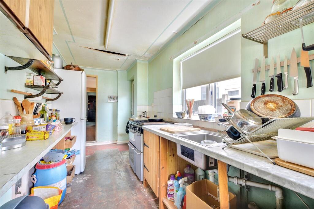 Kitchen_2.jpeg