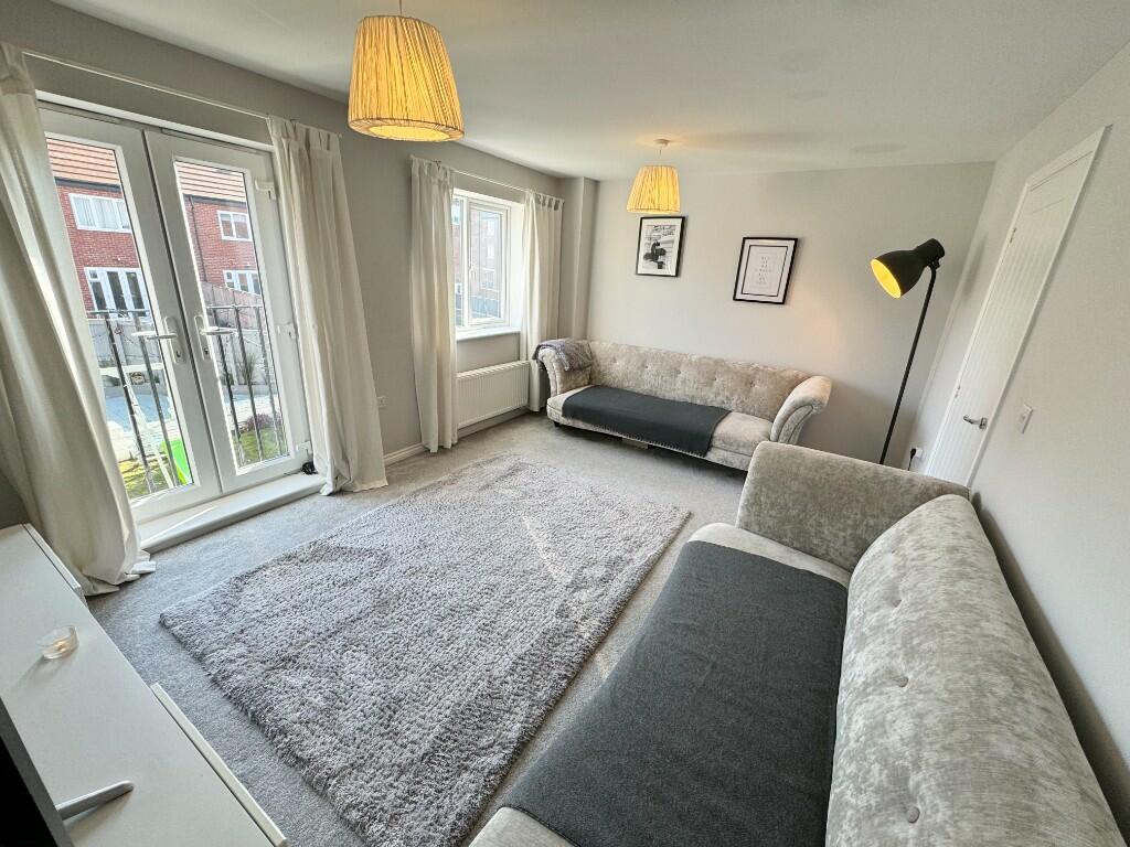 1ST FLOOR LIVINGROOM