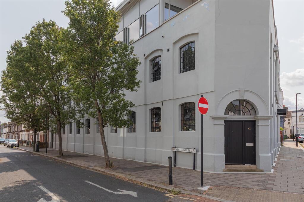London Road, E13