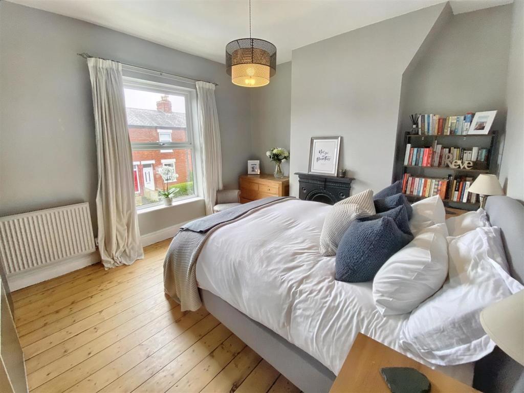 Bedroom 1.jpg