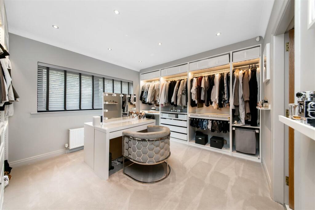 BEDROOM ONE DRESSING AREA