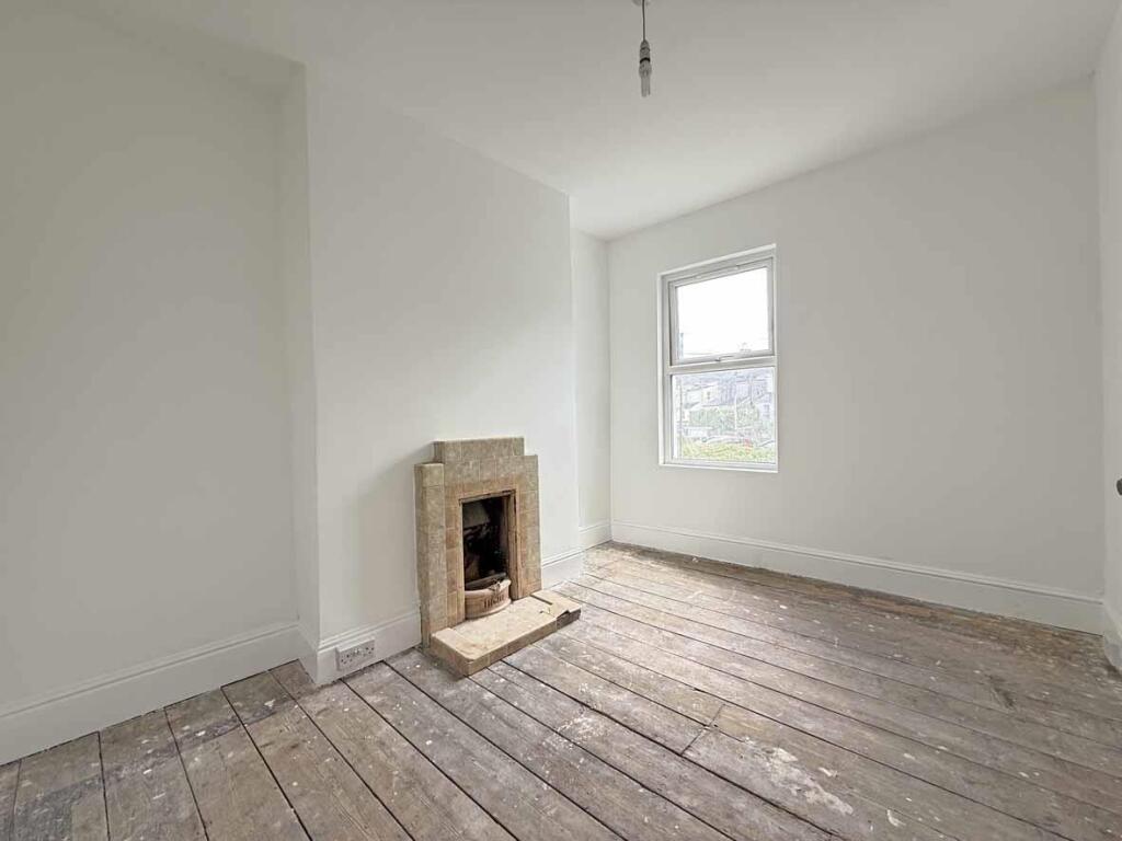 Stenlake Terrace 8 Bed 2.jpg