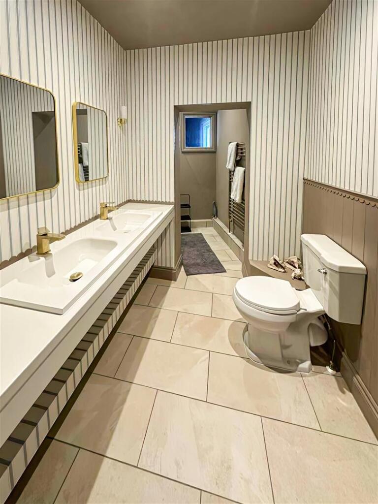 main ensuite