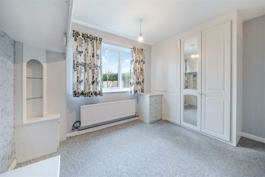 Bedroom 1-2.jpg
