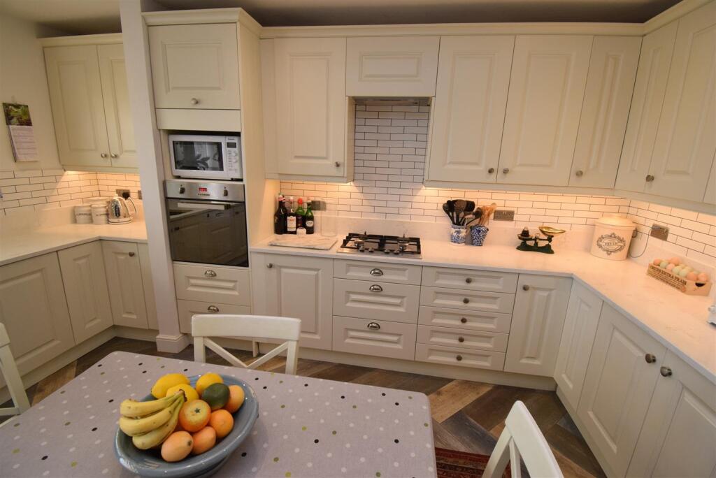 Kitchen/Breakfast Room