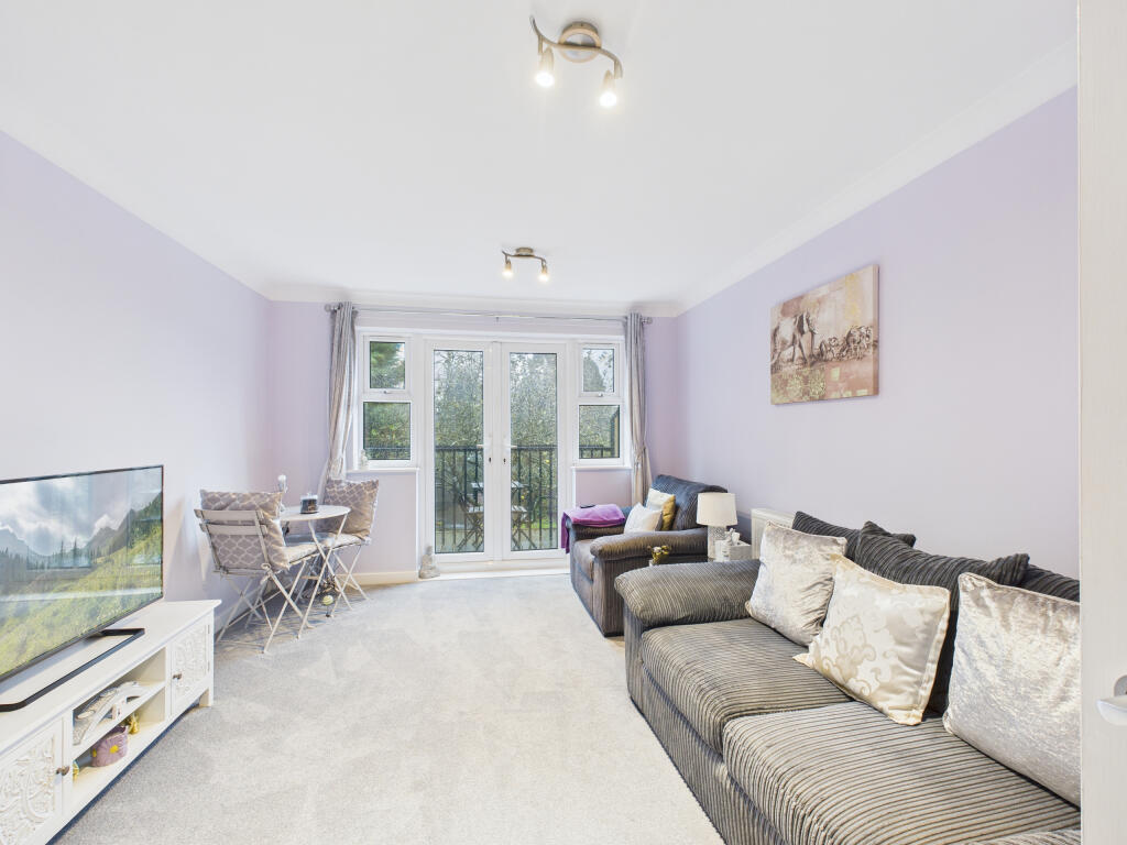 CAM02536G0-PR0025-STILL008