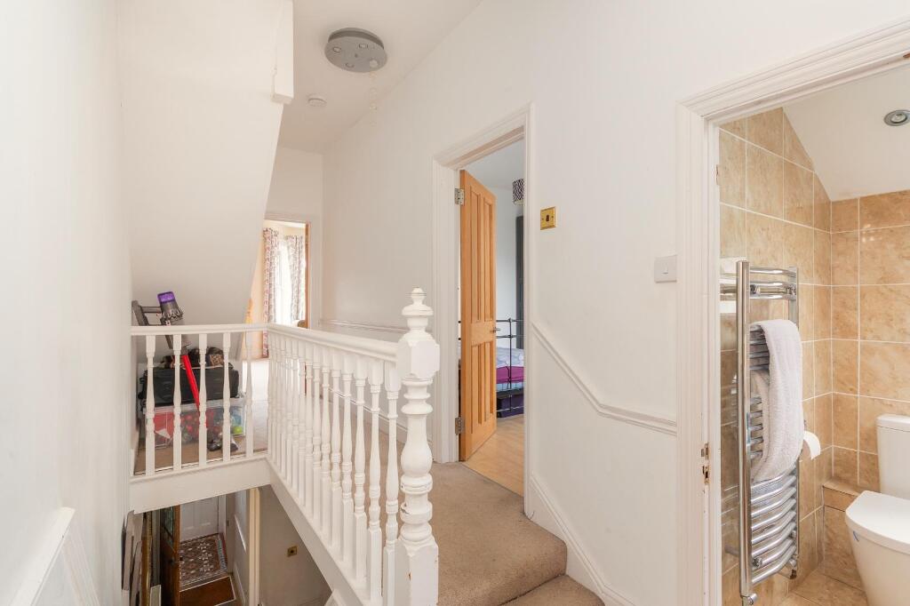 2W4RKE - Landing A.jpg