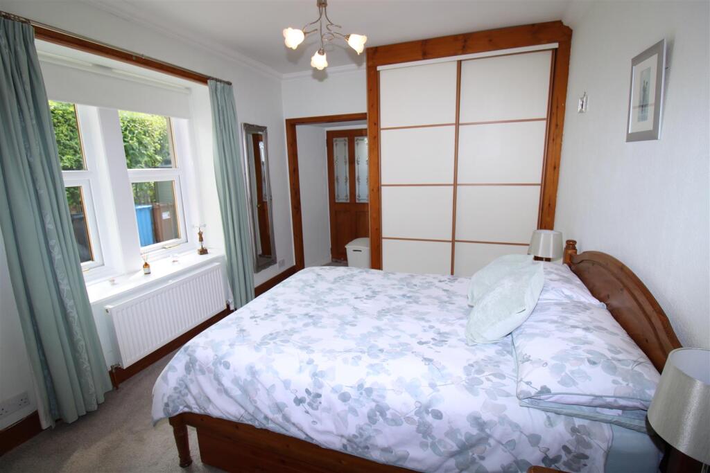 BEDROOM ONE  (2).JPG