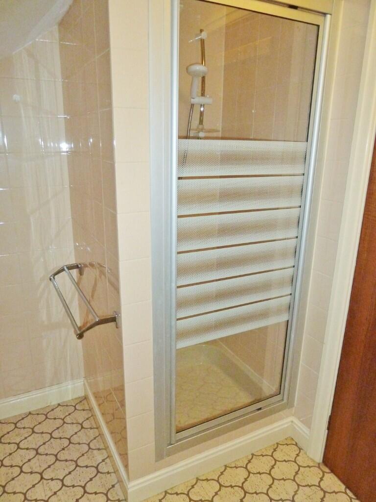 F.F. Shower room