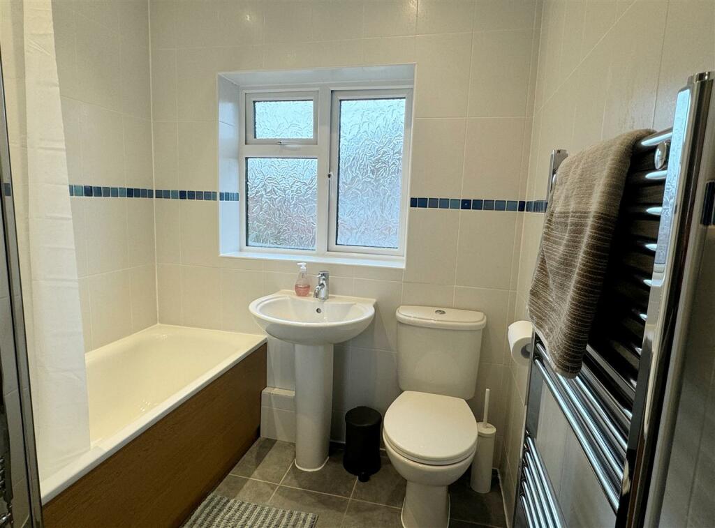 Bathroom 1.JPG