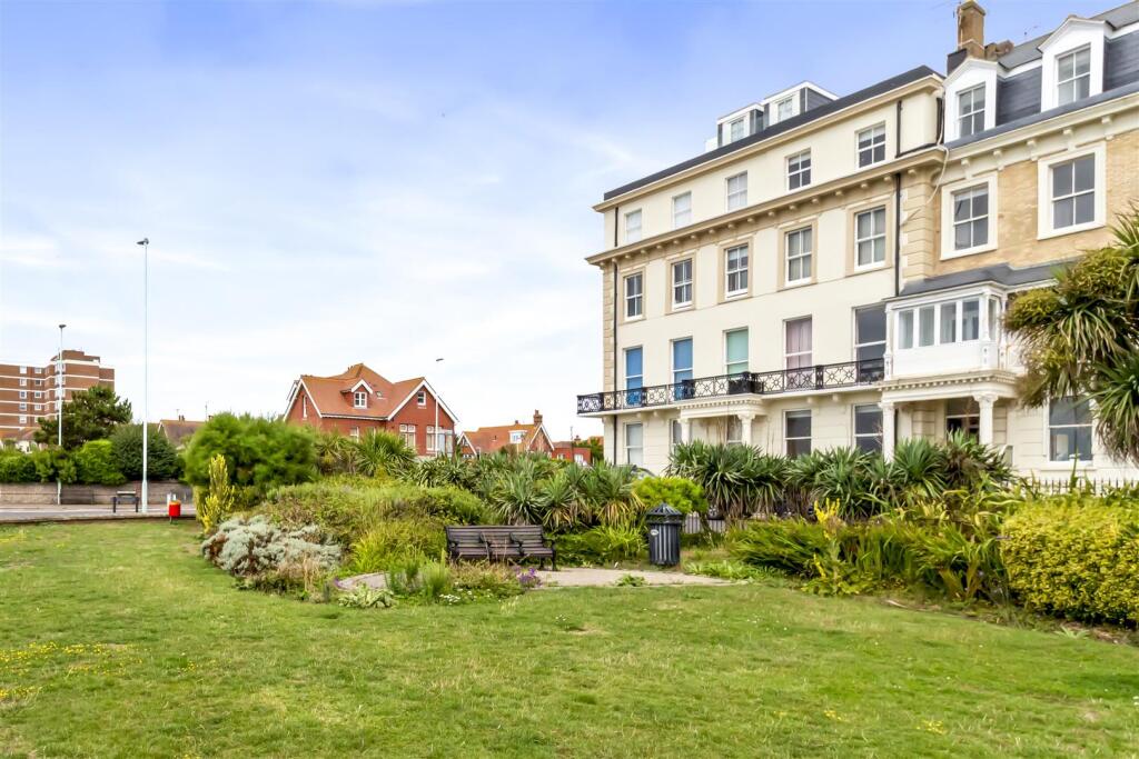 Flat 4 16 Heene Terrace-012.JPG