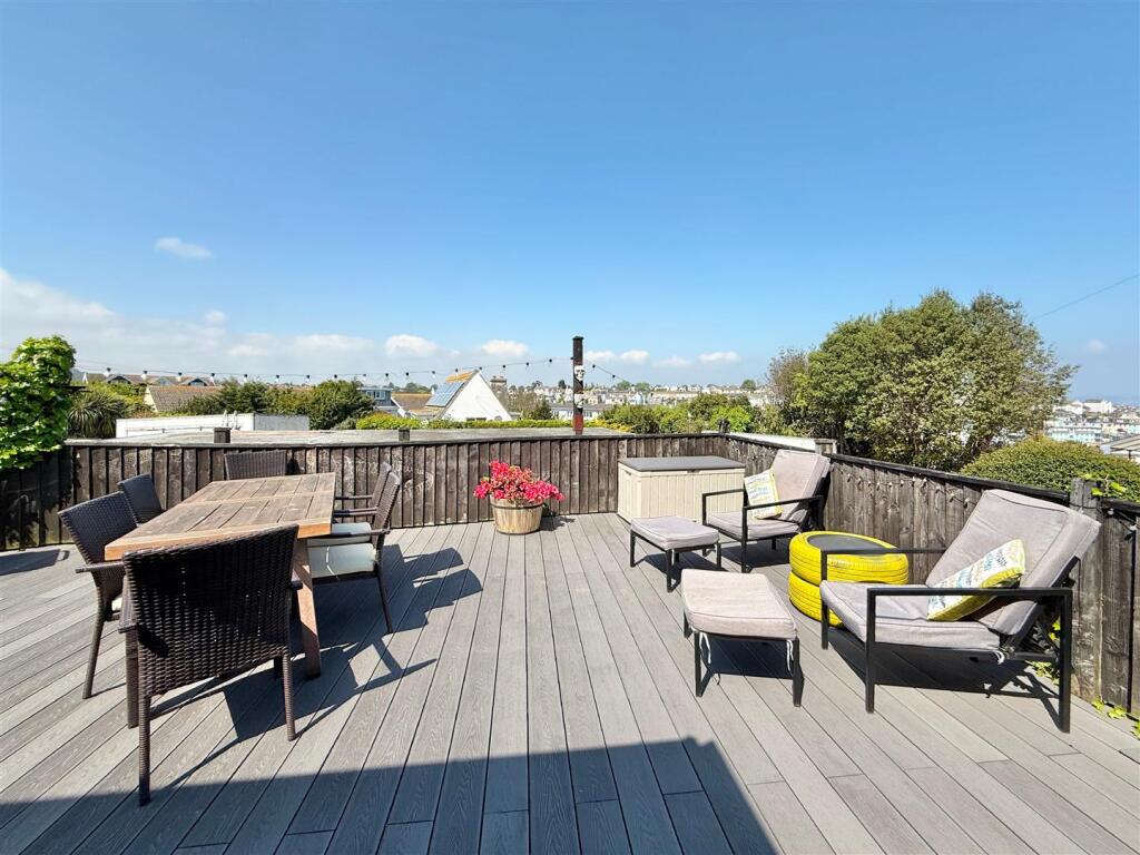 Rear Deck Seating Area.JPG