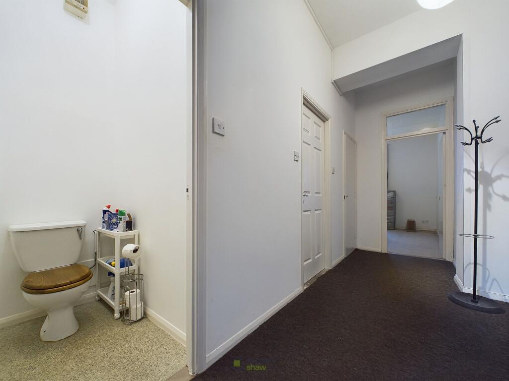 Toilet/Hallway