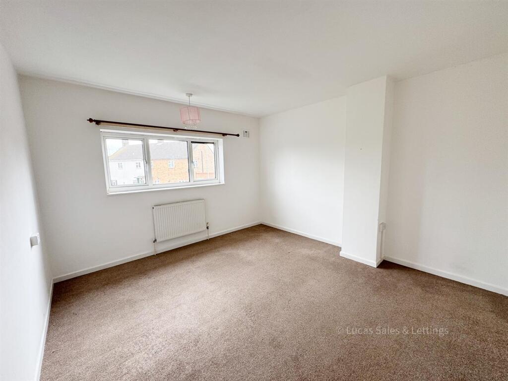 2 Elizabeth Rd Rothwell-07.jpg