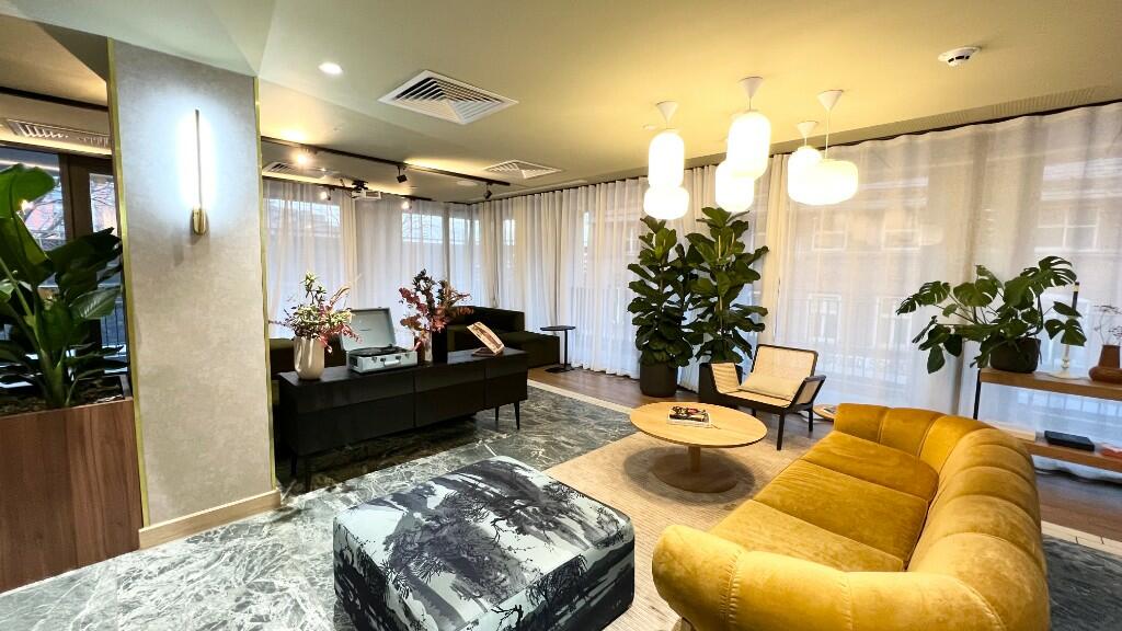 COMMUNAL LOUNGE